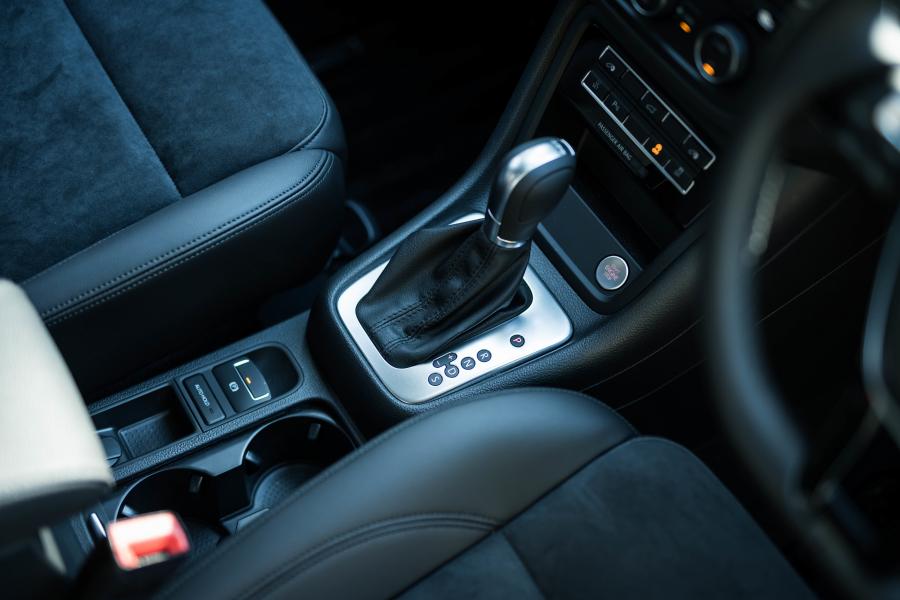 Детали интерьера Volkswagen Sharan 2015 года  (JP) (фото 11 из 16)